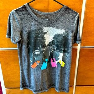 Beatles brand Abbey Road t shirt ladies xs. Heathered gray. Picture adds color